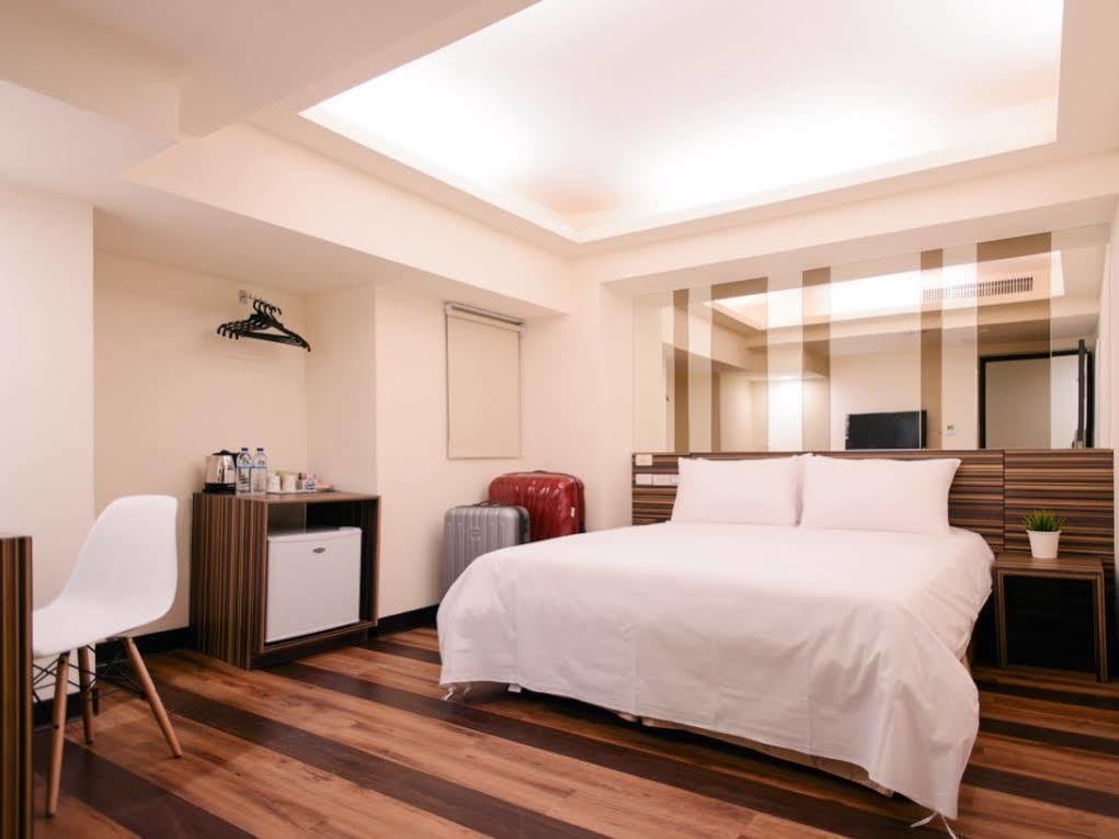 Kiwi Express Hotel - Chenggong Rd Taichung Luaran gambar