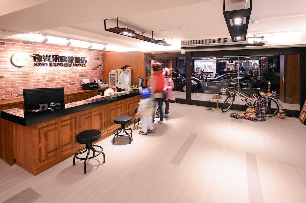 Kiwi Express Hotel - Chenggong Rd Taichung Luaran gambar