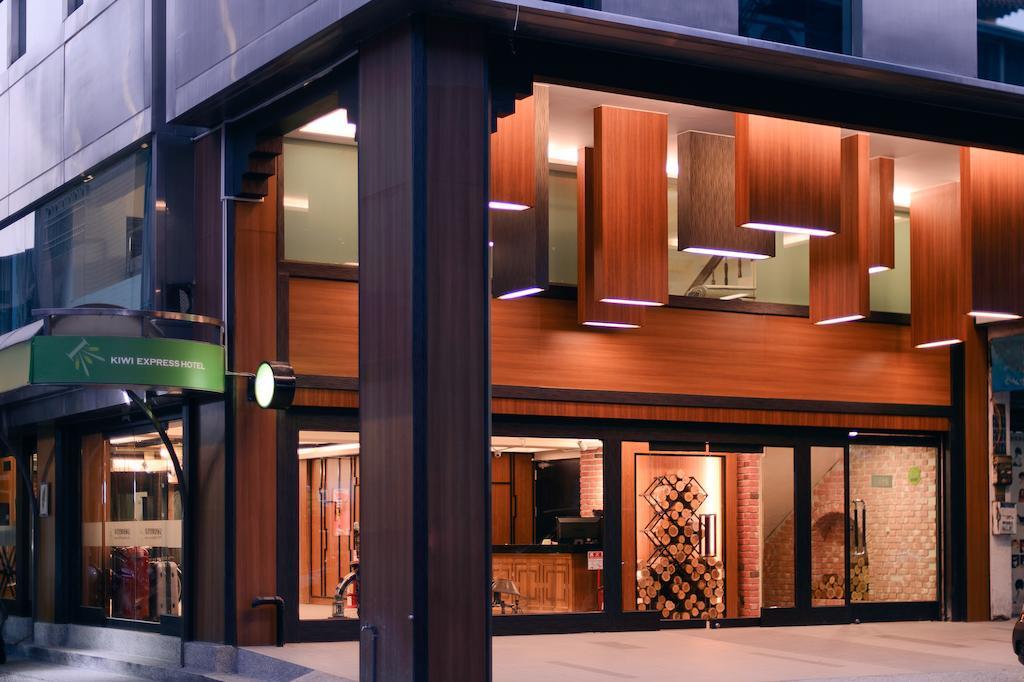 Kiwi Express Hotel - Chenggong Rd Taichung Luaran gambar